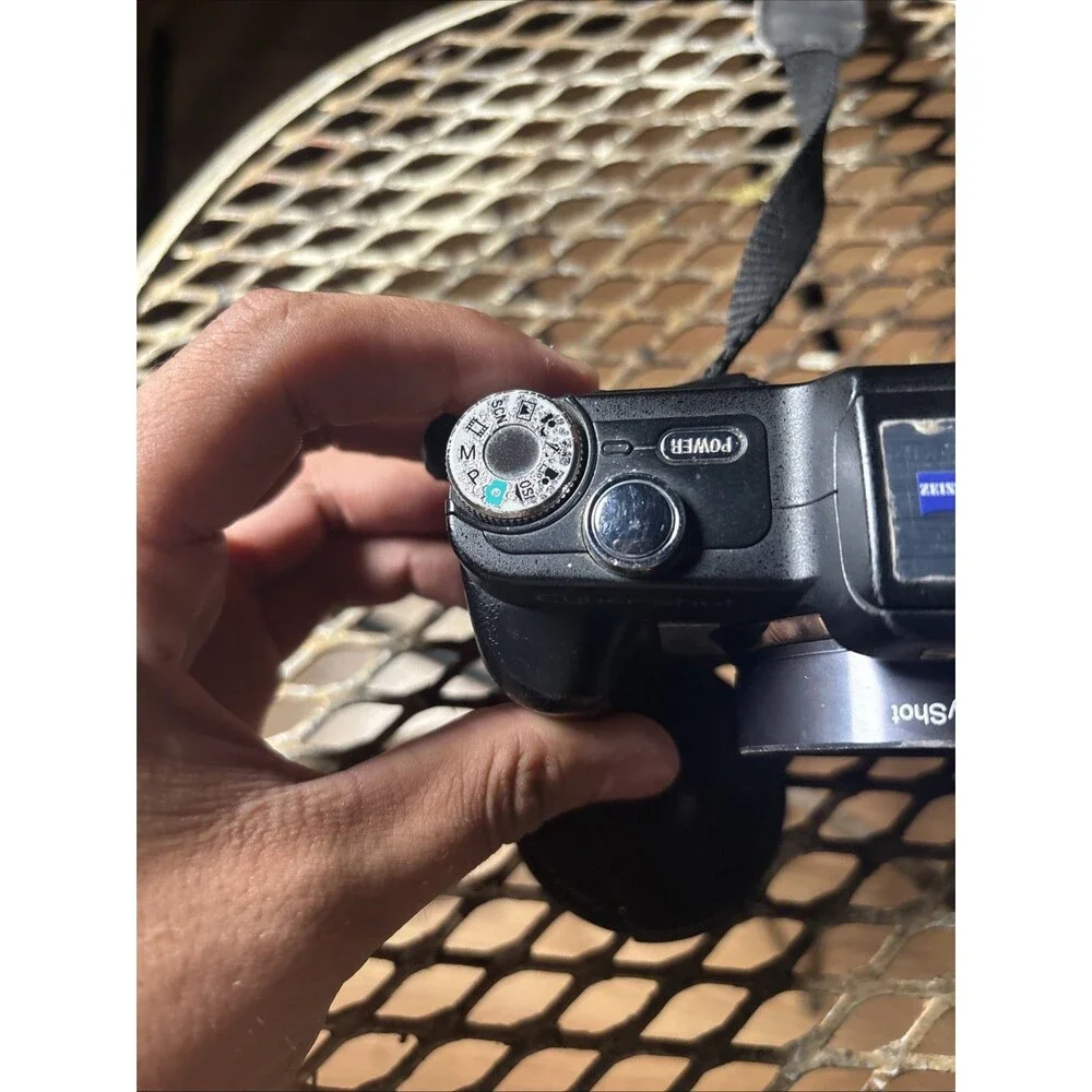 Sony Cyber-shot DSC-H3 8.1MP Digital Camera - Black Battery No Charger